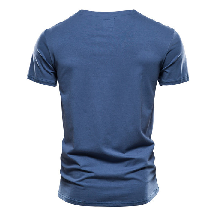 Herrarnas kortärmad skjorta med modern Henley-krage och bröstficka Mirla-Eva Jonsson