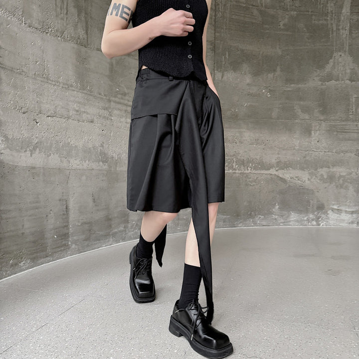 Herrarnas mode korta storlek shorts med asymmetrisk design och innovativa detaljer Eva Jonsson-Eva Jonsson