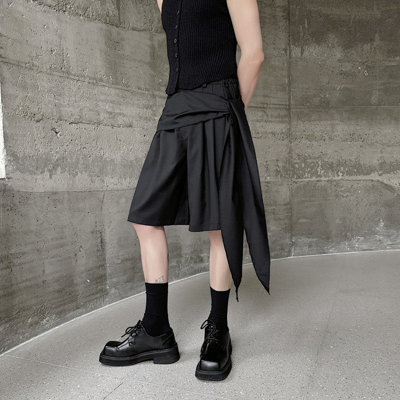Herrarnas mode korta storlek shorts med asymmetrisk design och innovativa detaljer Eva Jonsson-Eva Jonsson