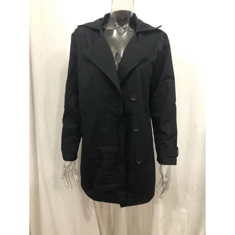 Herrarnas mode trenchcoat med dubbel knapprad och praktiska fickor Mirla-Eva Jonsson