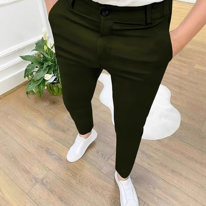 Herrarnas modiska slim-fit byxor med elastisk midja och praktiska fickor Mirla-Eva Jonsson