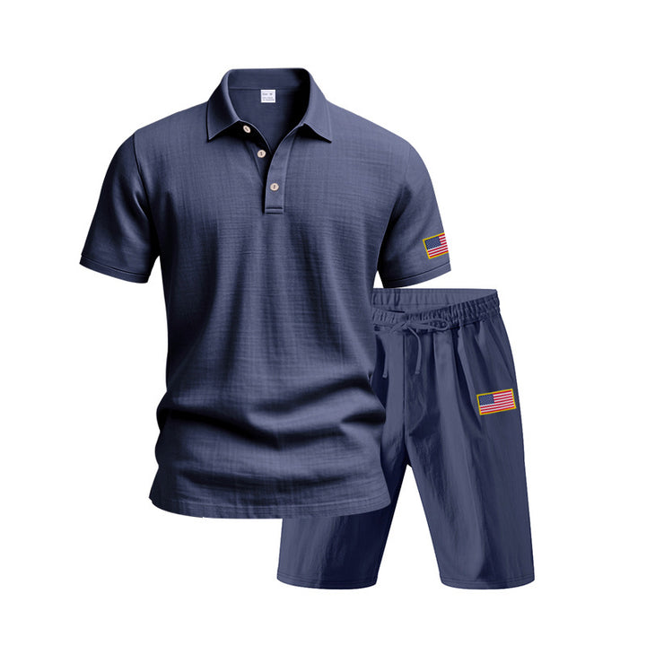 Herrarnas polo- och shorts-set med broderad nationsflagga-motiv Mirla-Eva Jonsson