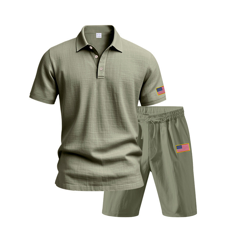 Herrarnas polo- och shorts-set med broderad nationsflagga-motiv Mirla-Eva Jonsson