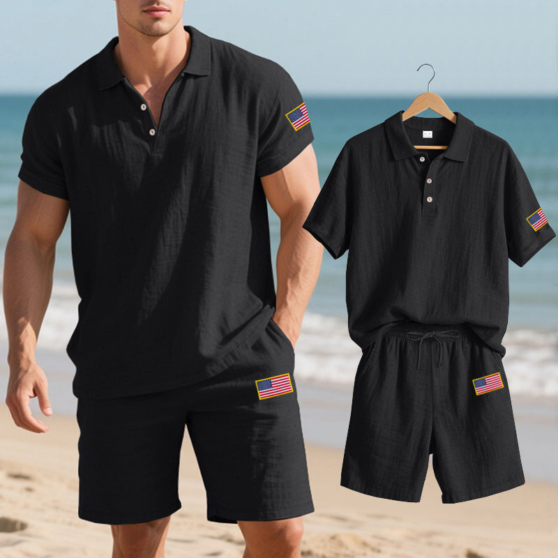 Herrarnas polo- och shorts-set med broderad nationsflagga-motiv Mirla-Eva Jonsson