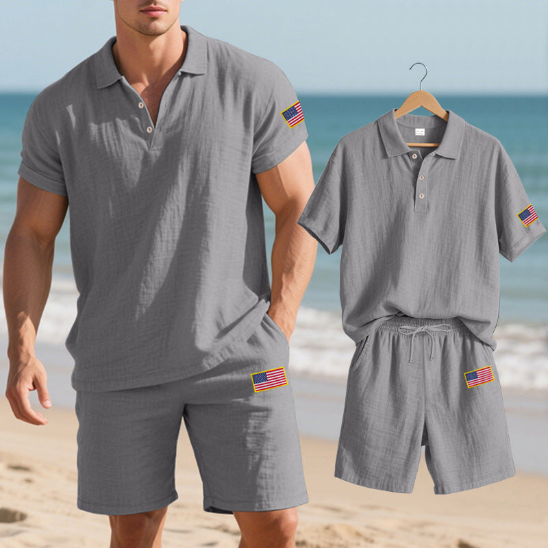 Herrarnas polo- och shorts-set med broderad nationsflagga-motiv Mirla-Eva Jonsson