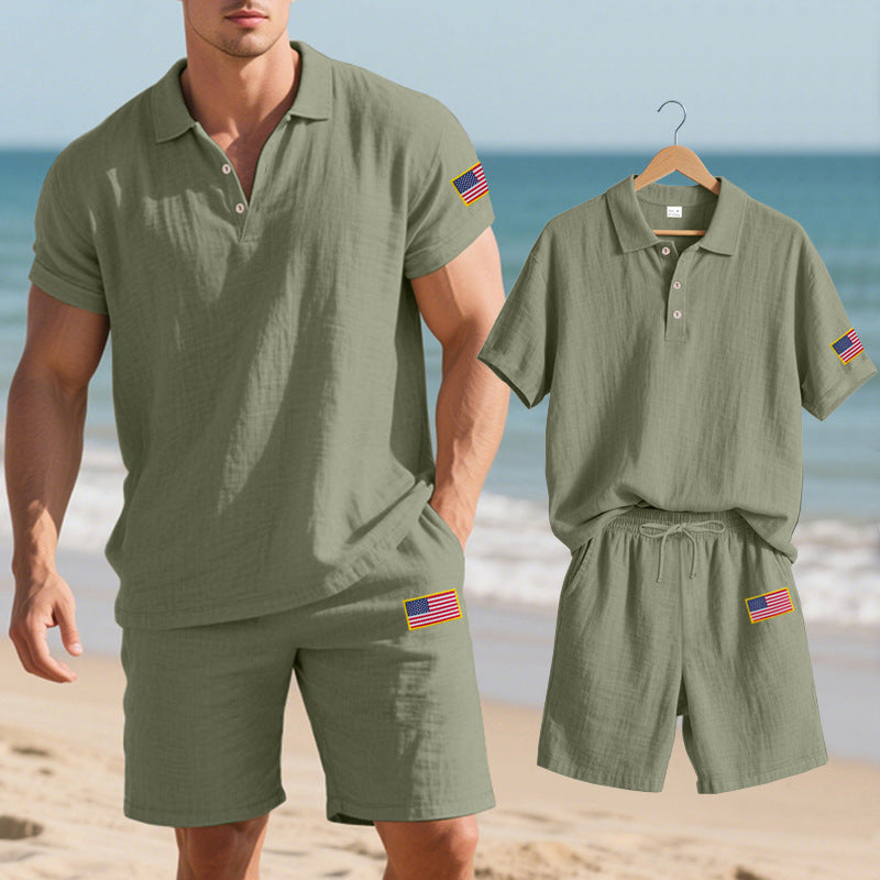 Herrarnas polo- och shorts-set med broderad nationsflagga-motiv Mirla-Eva Jonsson