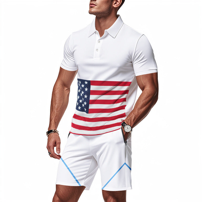 Herrarnas polo- och shorts-set med flaggmotiv och elastisk midja Mirla-Eva Jonsson