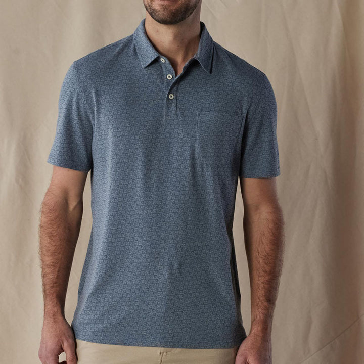 Herrarnas polo-shirt med strukturerad yta och trendig skärning Mirla-Eva Jonsson