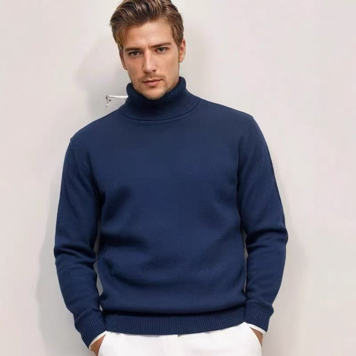 Herrarnas rullkragsjumper i fin stickning Mirla-Eva Jonsson