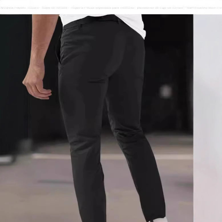 Herrarnas stiliga Chino-byxor med moderna veck från Mirla-Eva Jonsson