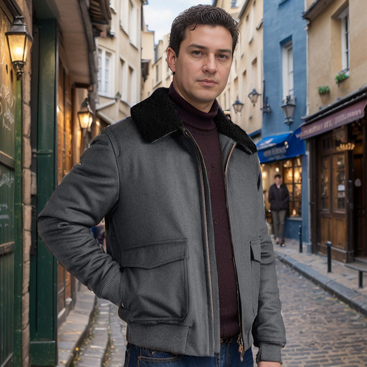 Herrarnas varma fleecejacka med ståkrage och praktiska fickor Mirla-Eva Jonsson