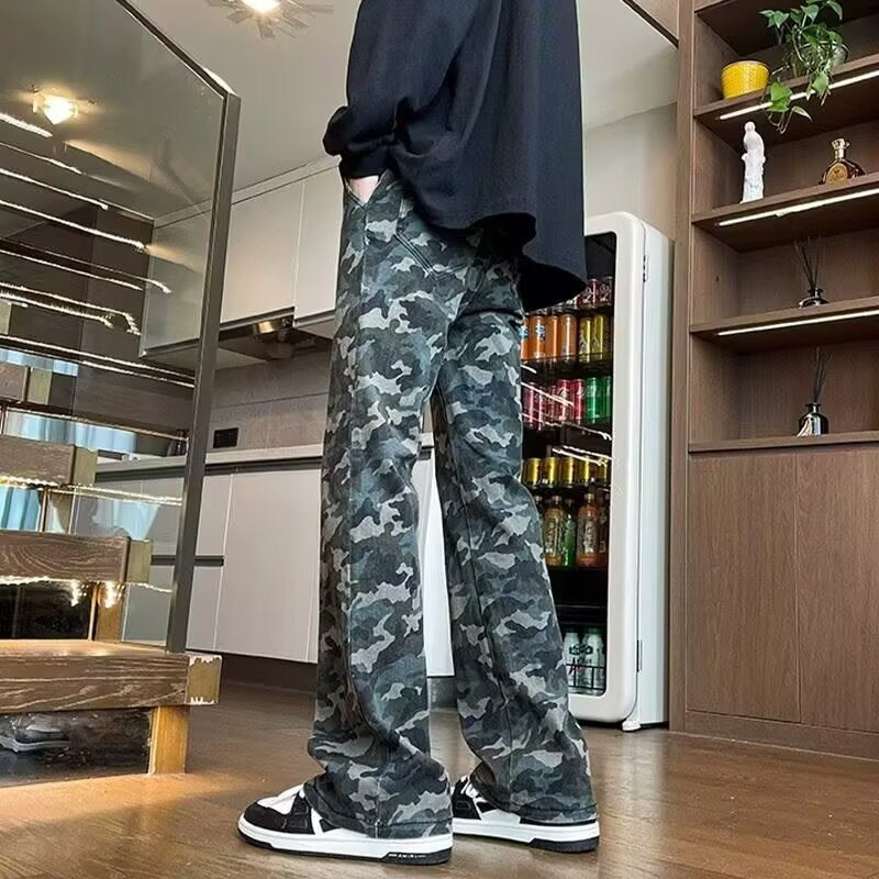 Herrarnas vida cargobyxor med modernt camouflage-mönster och justerbar midja Mirla-Eva Jonsson