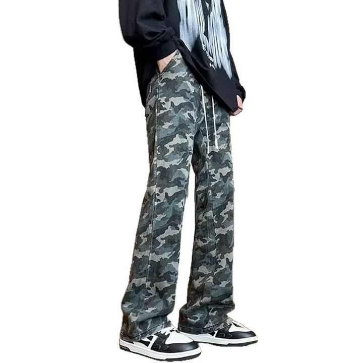Herrarnas vida cargobyxor med modernt camouflage-mönster och justerbar midja Mirla-Eva Jonsson