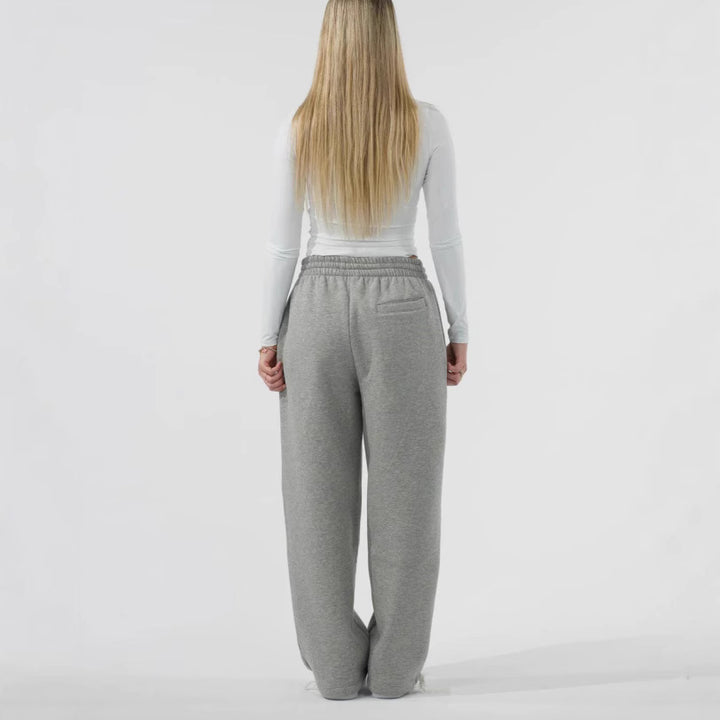 Herrars avslappnad passform joggingsbyxor gjorda av mjukt fleece med praktiska fickor Mirla-Eva Jonsson