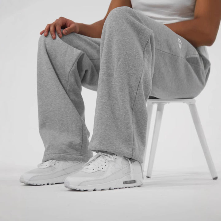 Herrars avslappnad passform joggingsbyxor gjorda av mjukt fleece med praktiska fickor Mirla-Eva Jonsson
