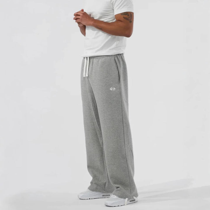 Herrars avslappnad passform joggingsbyxor gjorda av mjukt fleece med praktiska fickor Mirla-Eva Jonsson
