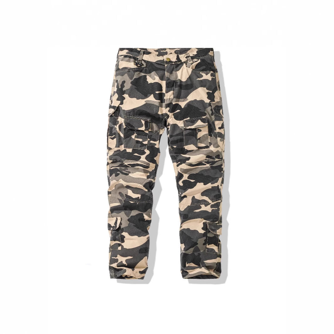 Herrars cargobyxor i camouflage-design med mångsidiga fickor Mirla-Eva Jonsson