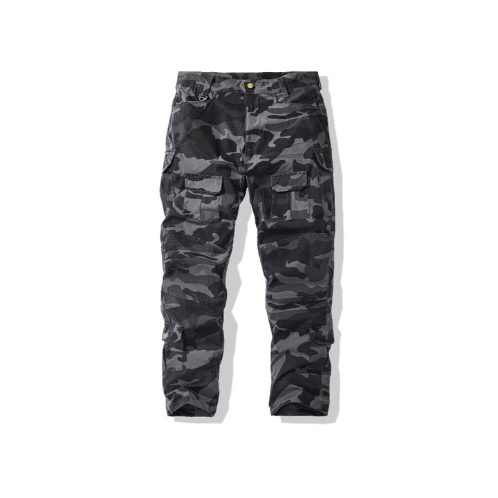 Herrars cargobyxor i camouflage-design med mångsidiga fickor Mirla-Eva Jonsson
