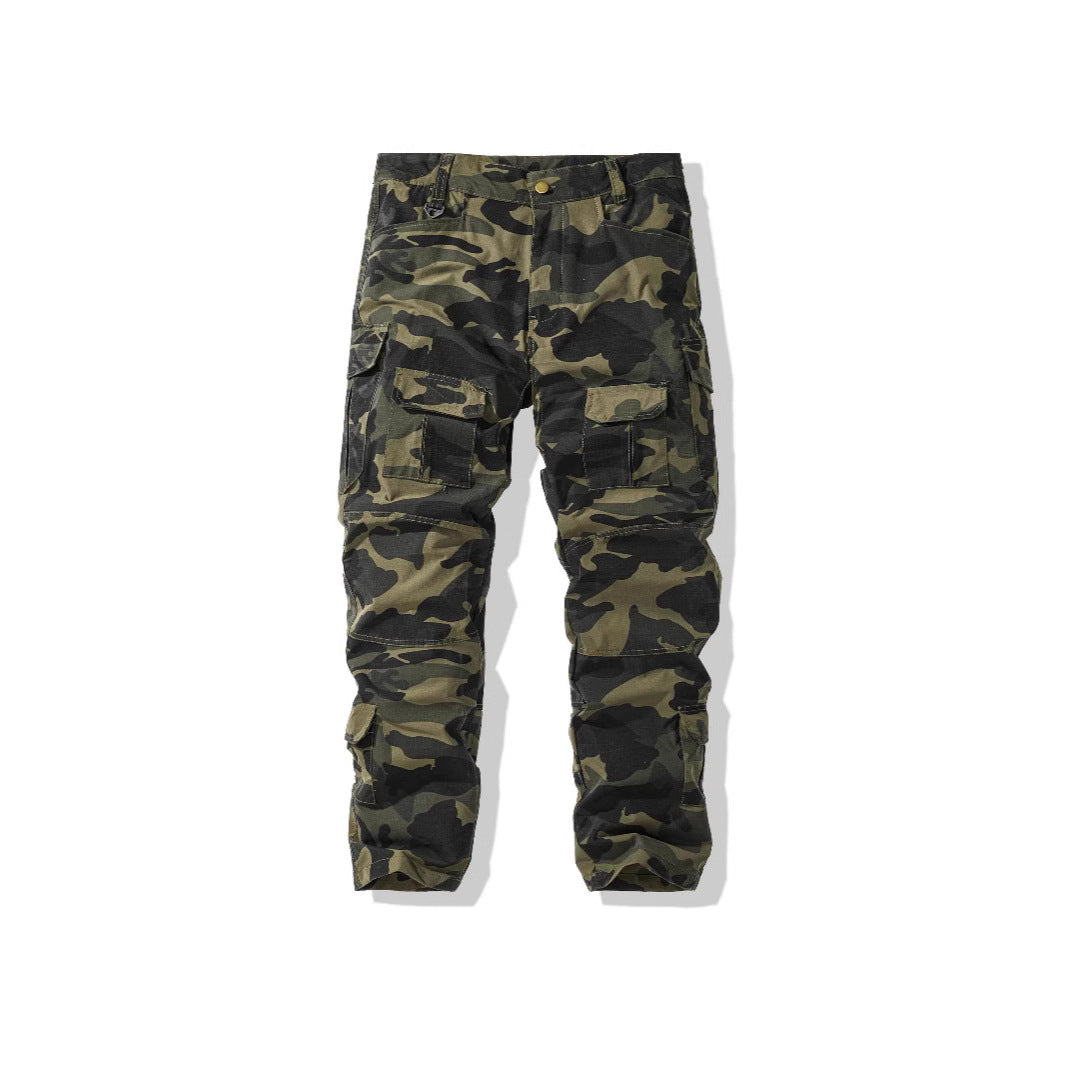 Herrars cargobyxor i camouflage-design med mångsidiga fickor Mirla-Eva Jonsson