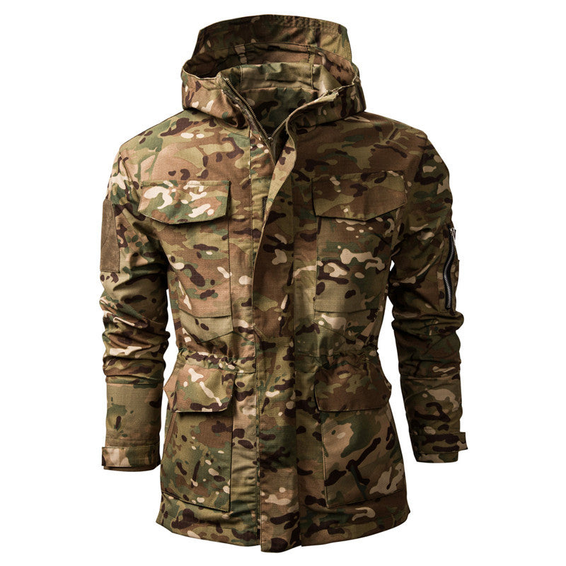Herrars utomhusjacka med camouflage-design och praktiska fickor Mirla-Eva Jonsson