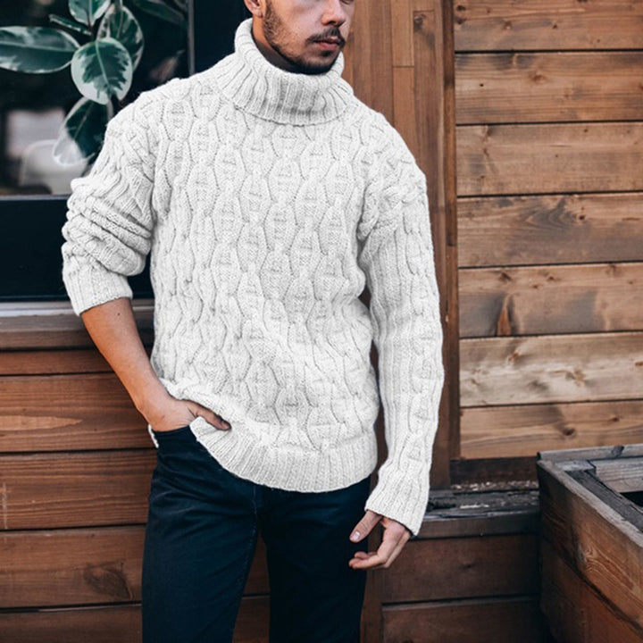 Herren Grobstrickpullover mit hohem Kragen und strukturiertem Zopfdesign Mirla-Eva Jonsson
