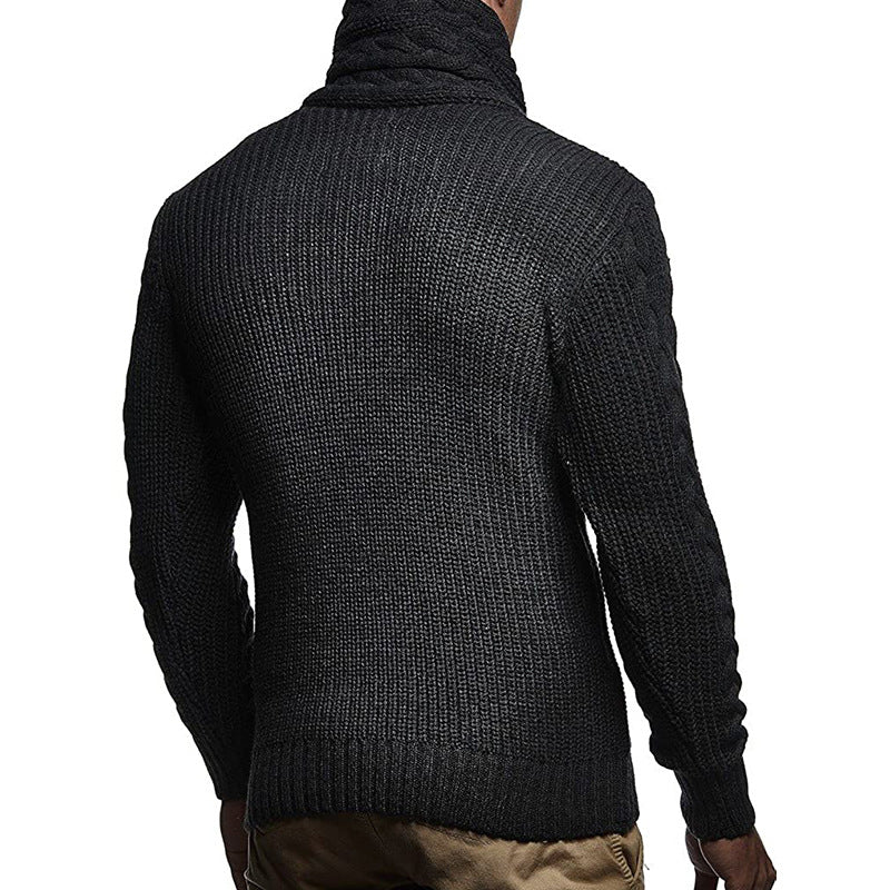 Herren Grobstrickpullover mit modernem Stehkragen und innovativen Knopfdetails Mirla-Eva Jonsson