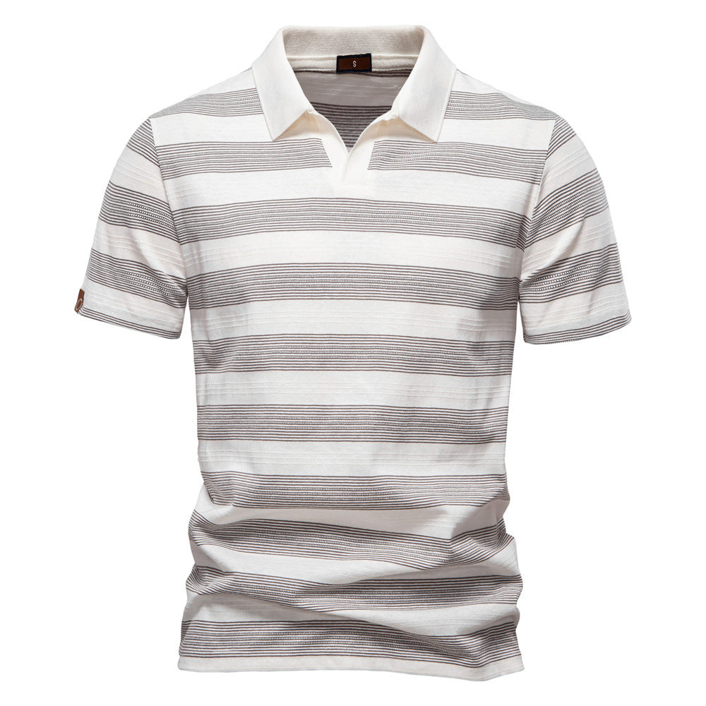 Herren Polo-Shirt med stiligt V-urringning och modernt randmönster Eva Jonsson-Eva Jonsson