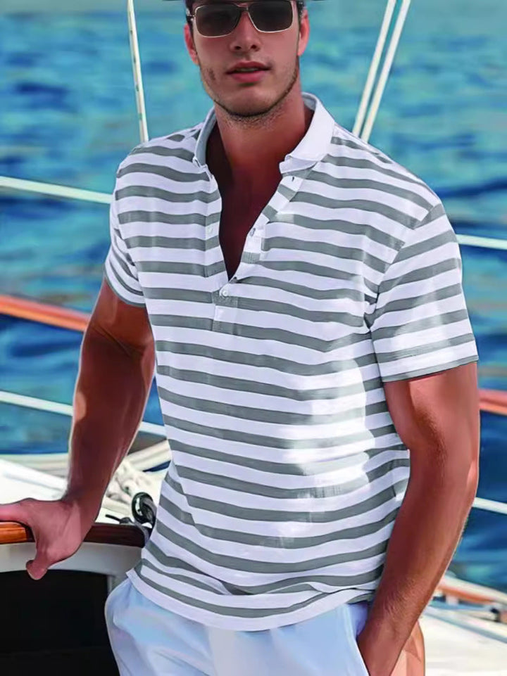 Herren Poloshirt med Modern Nautisk Rand och Kort Ståkrage Mirla-Eva Jonsson