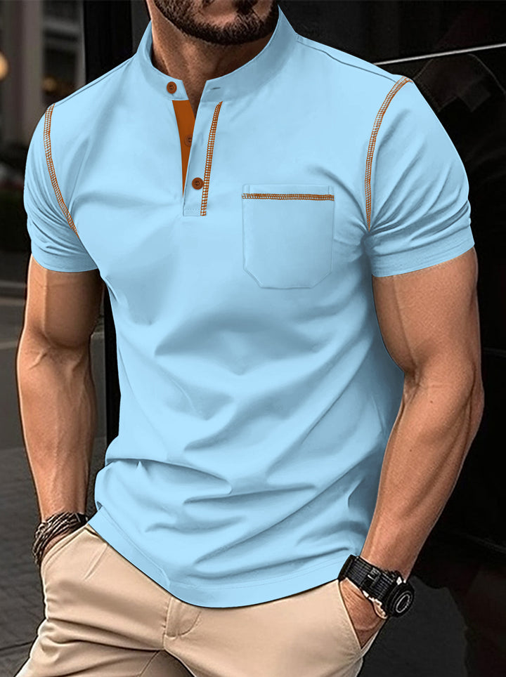 Herren Poloshirt med modern Henley-krage och praktisk bröstficka Mirla-Eva Jonsson