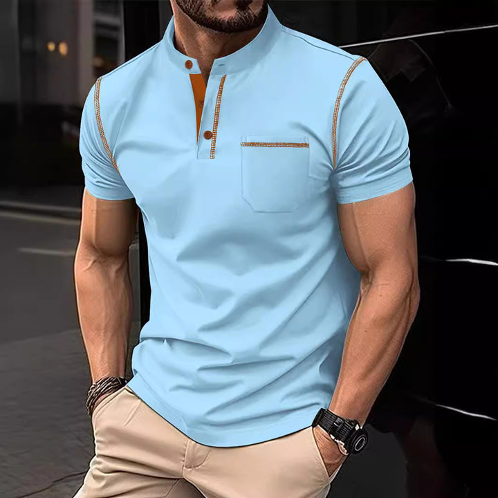 Herren Poloshirt med modern Henley-krage och praktisk bröstficka Mirla-Eva Jonsson