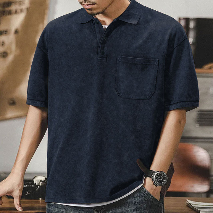 Herren Poloshirt med strukturerad design och praktisk bröstficka Mirla-Eva Jonsson