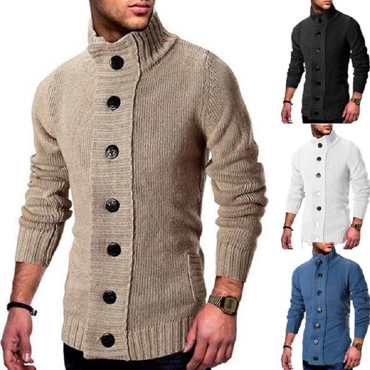 Herren Strickjacke mit hohem Kragen und markanten Knopfdetails Eva Jonsson-Eva Jonsson