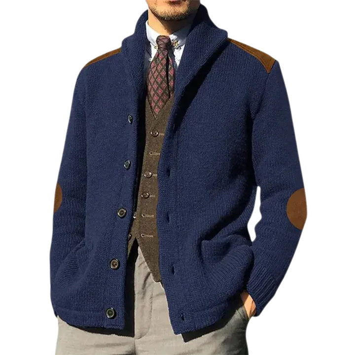 Herren Strickjacke mit klassischem Schalkragen und eleganten Lederdetails Mirla-Eva Jonsson