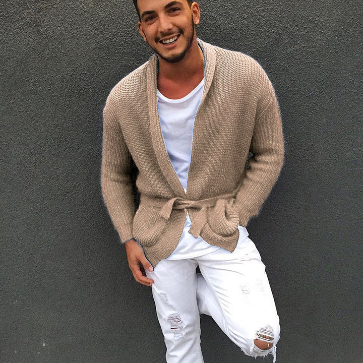 Herren Strickjacke mit modischem Gürtel und lässigem Schnitt Mirla-Eva Jonsson