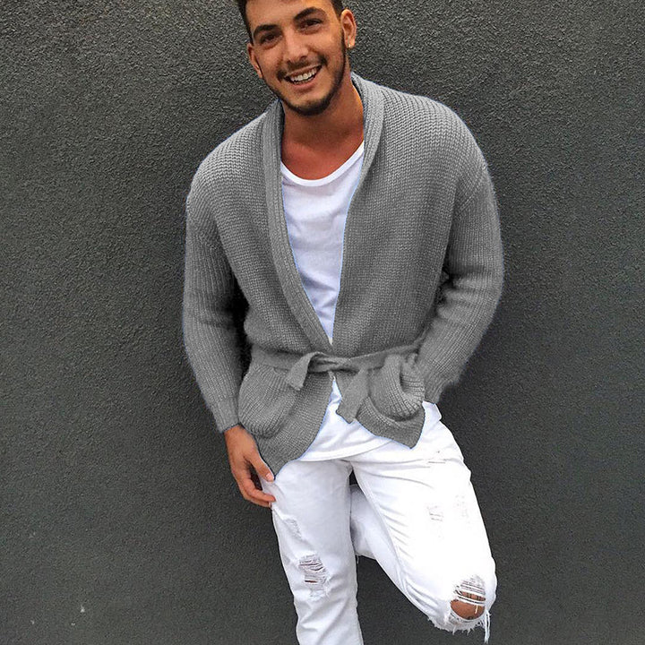 Herren Strickjacke mit modischem Gürtel und lässigem Schnitt Mirla-Eva Jonsson