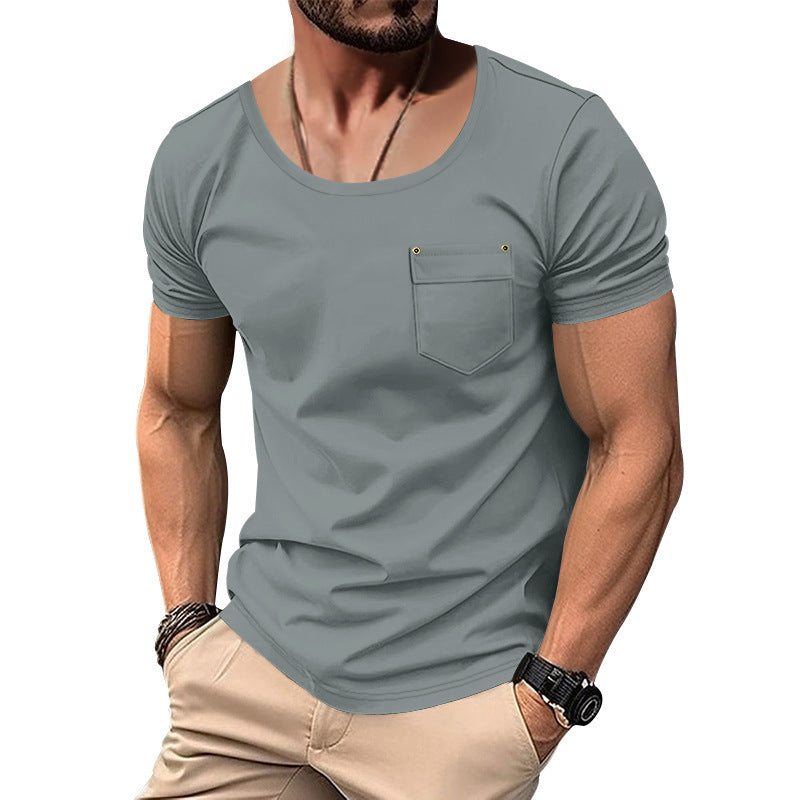 Herren T-Shirt med praktisk bröstficka och modern V-ringning Mirla-Eva Jonsson