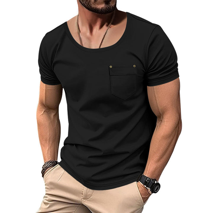 Herren T-Shirt med praktisk bröstficka och modern V-ringning Mirla-Eva Jonsson