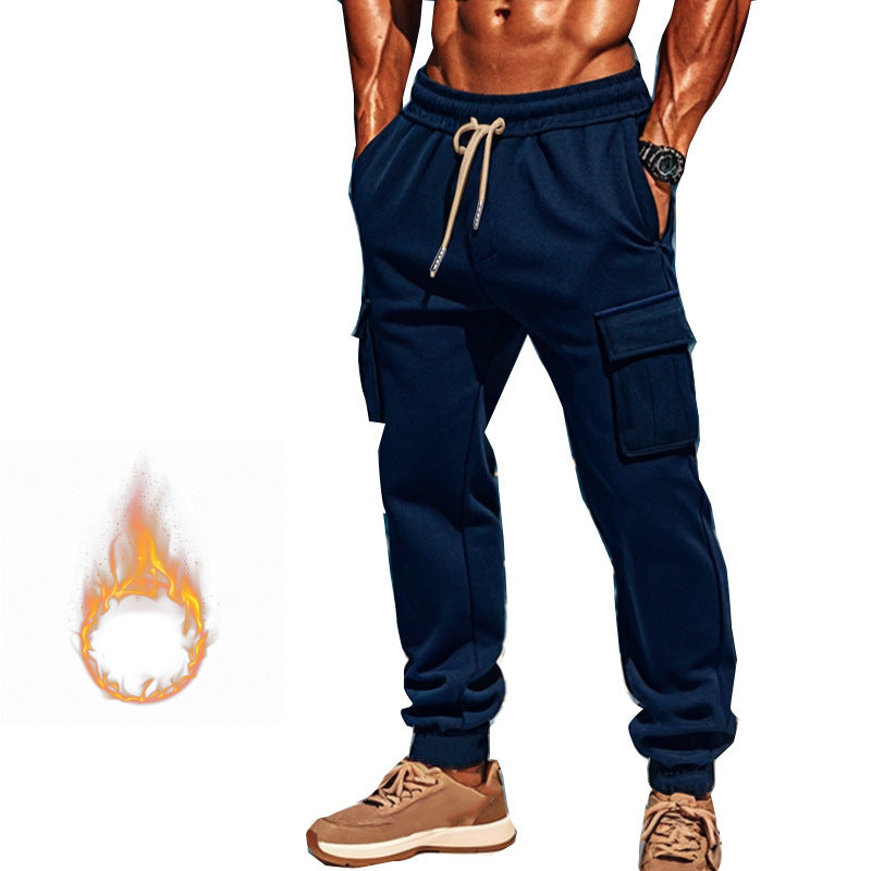 Herren cargo pants i andningsbart material med praktiska sidofickor och modernt dragsnöre Mirla-Eva Jonsson
