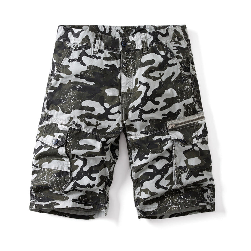 Herren cargoshorts med praktiska fickor och modernt kamouflage-mönster Mirla-Eva Jonsson