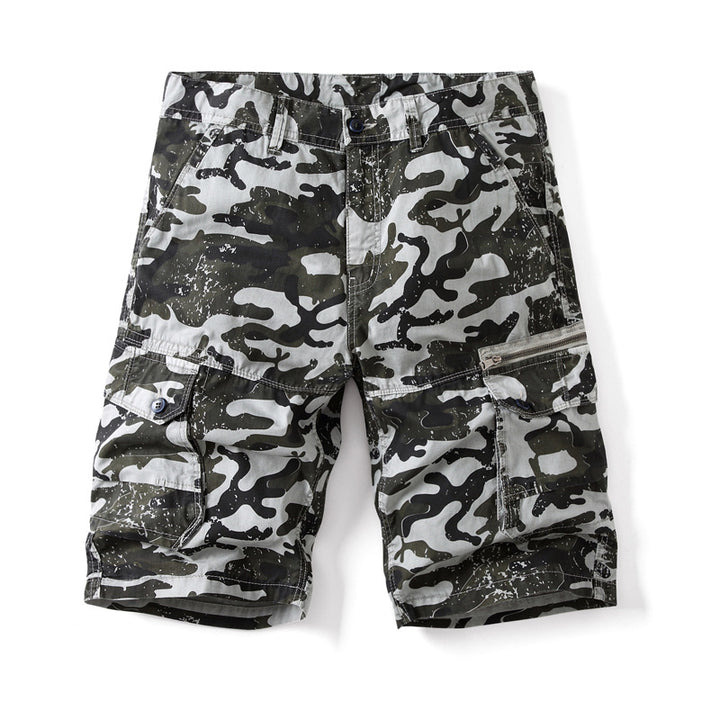 Herren cargoshorts med praktiska fickor och modernt kamouflage-mönster Mirla-Eva Jonsson