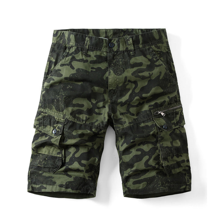 Herren cargoshorts med praktiska fickor och modernt kamouflage-mönster Mirla-Eva Jonsson