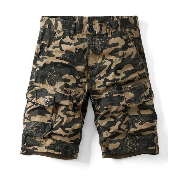 Herren cargoshorts med praktiska fickor och modernt kamouflage-mönster Mirla-Eva Jonsson