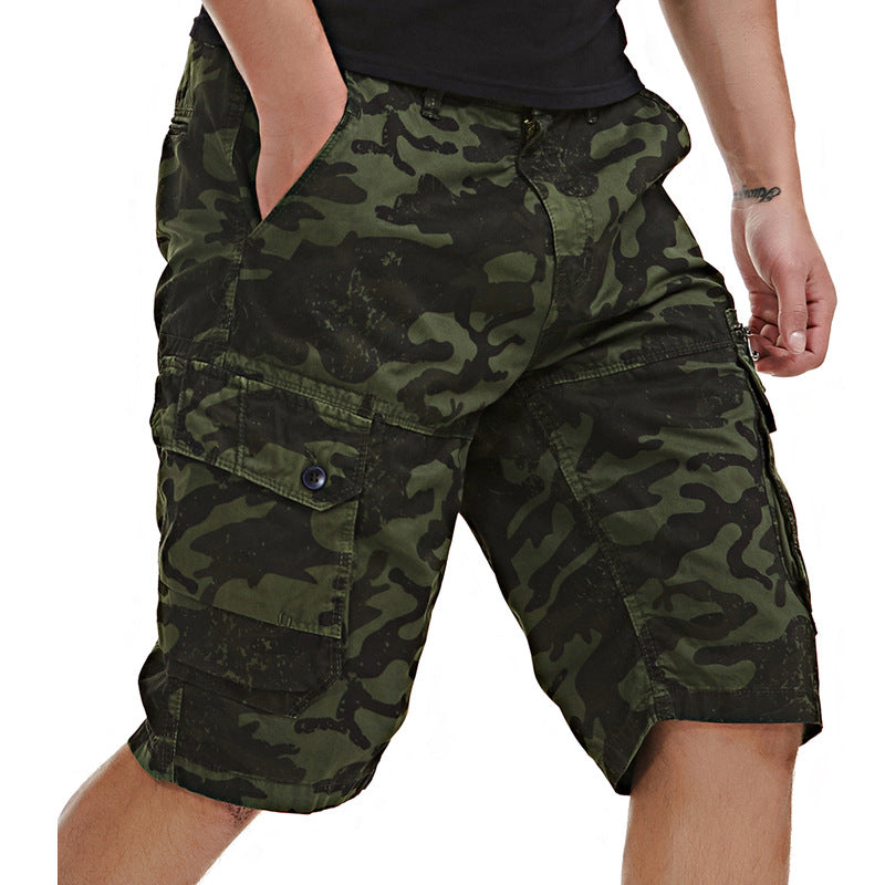 Herren cargoshorts med praktiska fickor och modernt kamouflage-mönster Mirla-Eva Jonsson