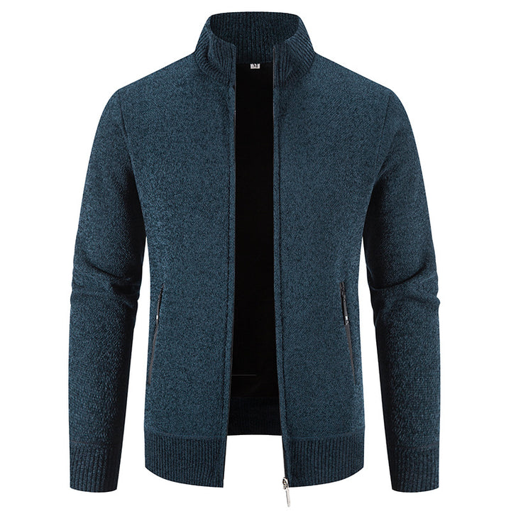 Herren elegant cardigan med hög krage och praktiska dragkedjefickor Mirla-Eva Jonsson