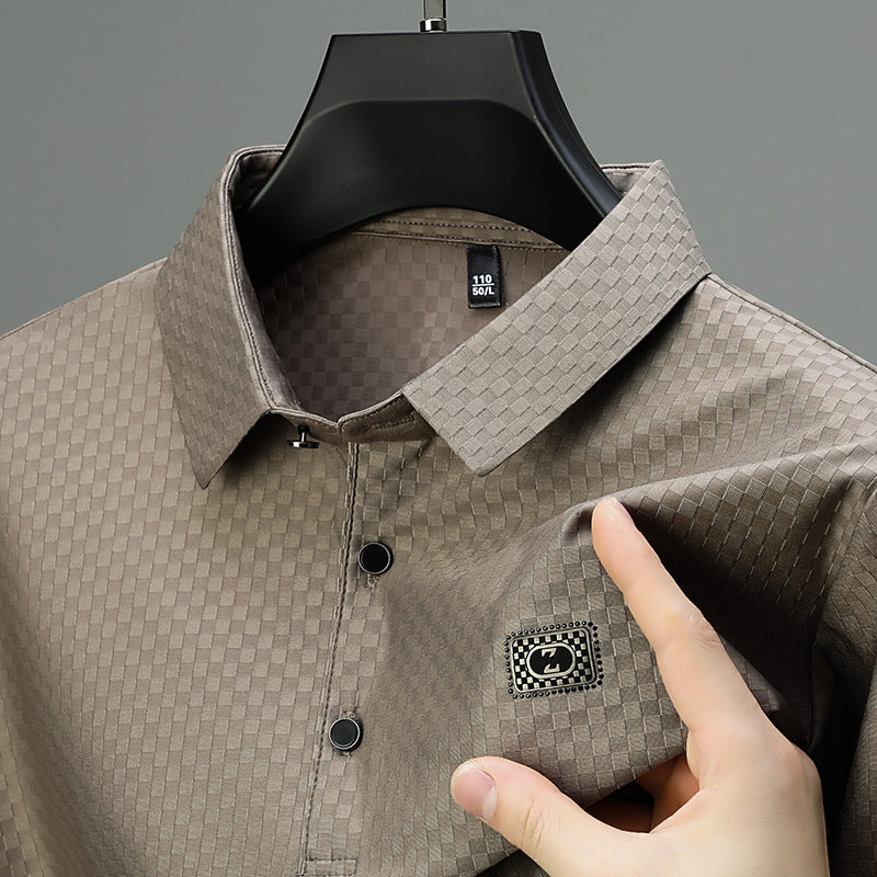 Herren elegant polo shirt med strukturerad yta och praktiska detaljer Eva Jonsson-Eva Jonsson