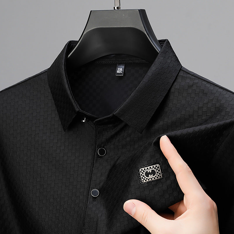 Herren elegant polo shirt med strukturerad yta och praktiska detaljer Mirla-Eva Jonsson