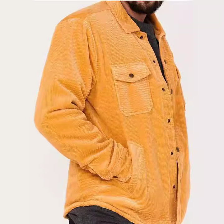 Herren kordjacka med praktiska pattenfickor och mjukt fodrat innertyg Mirla-Eva Jonsson