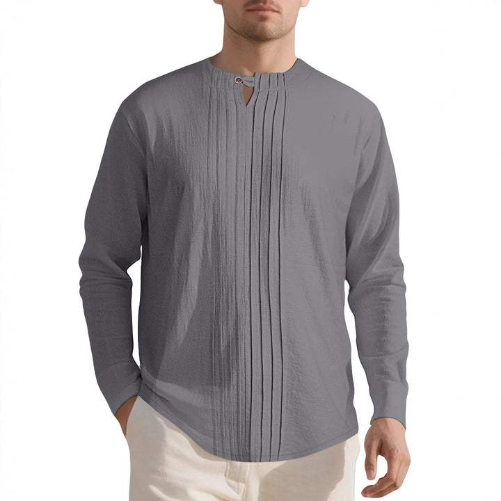 Herren långärmad skjorta med moderiktig Henley-urtning och veckstruktur Mirla-Eva Jonsson