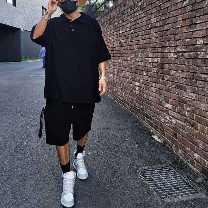 Herren oversized T-shirt och shorts-set med avslappnad design Mirla-Eva Jonsson
