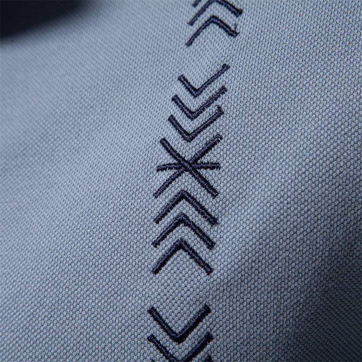 Herren polo shirt med modern design och fin struktur Mirla-Eva Jonsson